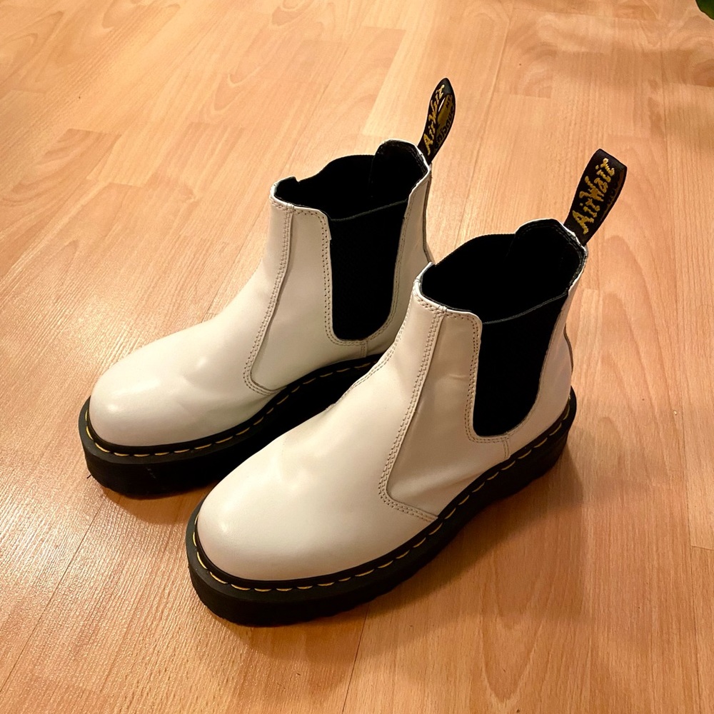 Dr Martens platform Chelsea boots Size 7